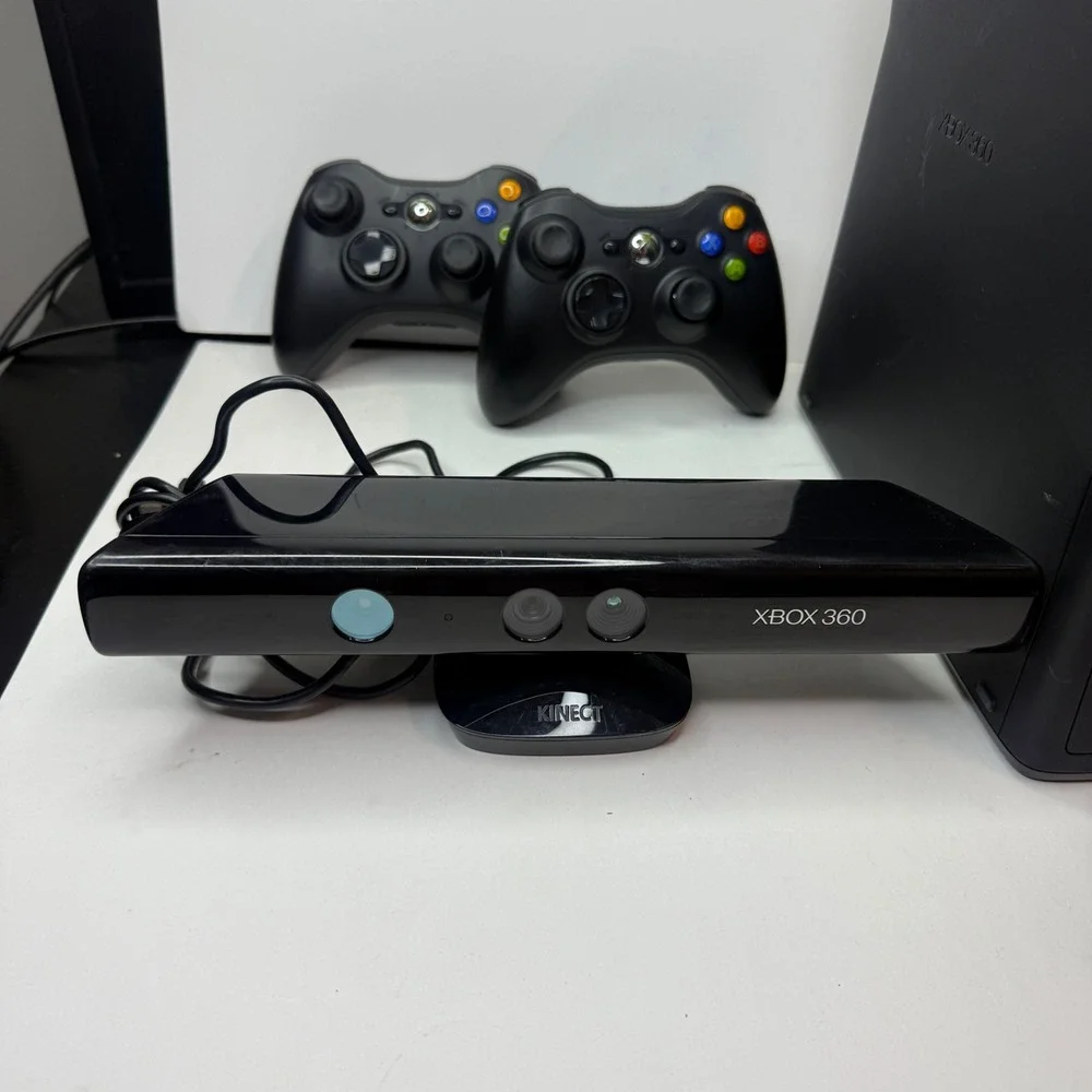 Microsoft Xbox 360 S Console Bundle 2 Controllers Kinect Call of Duty FIFA 17